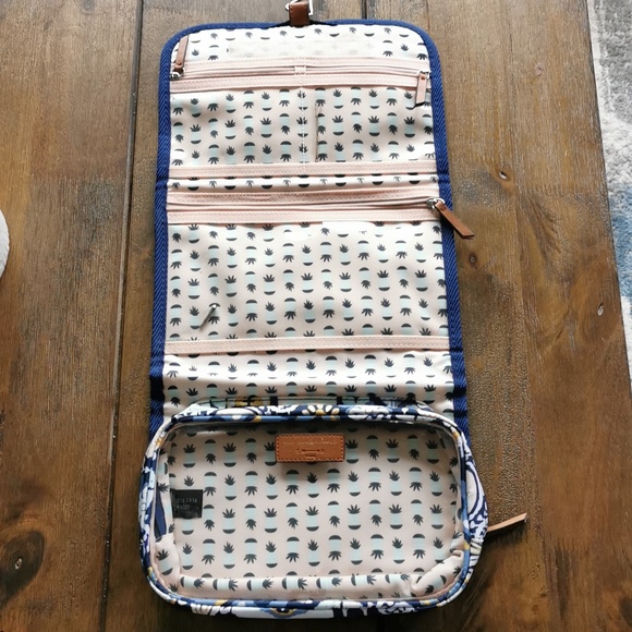 Travel Fold Up Cosmetics/Jewelry Bag - Picture 3 of 7